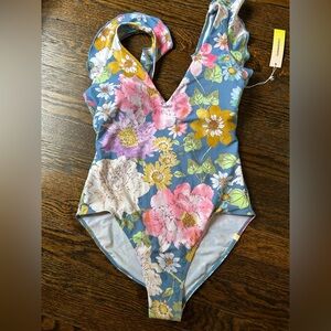 Summersalt one piece nwt size 6